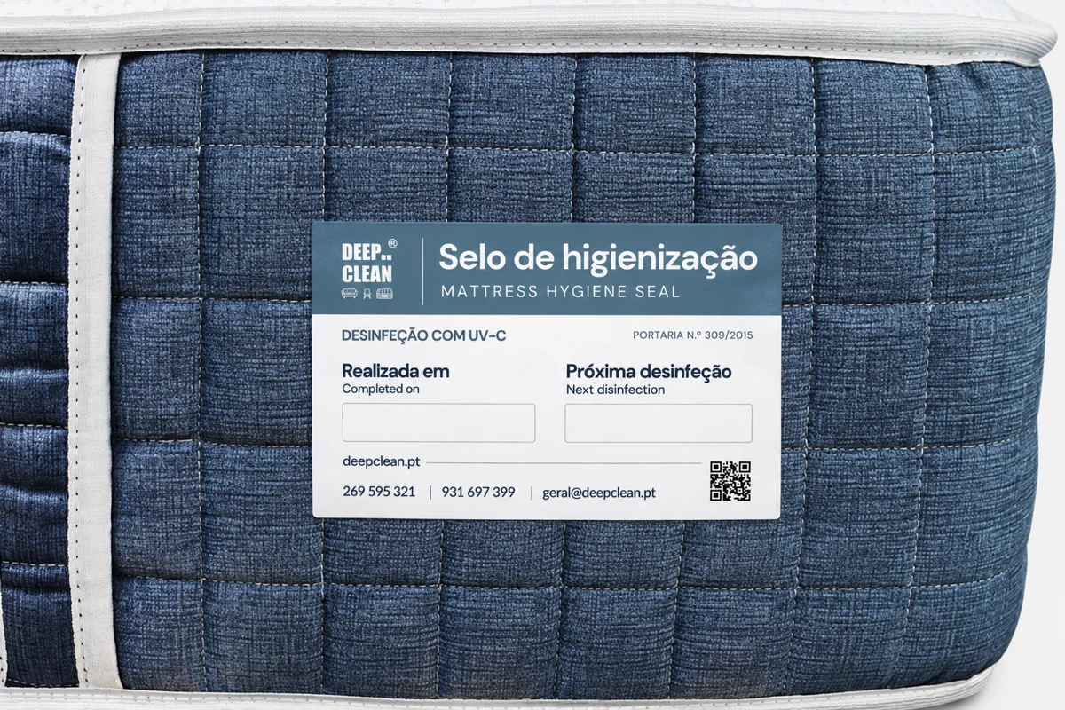 Colchão azul com selo de higienização DeepClean