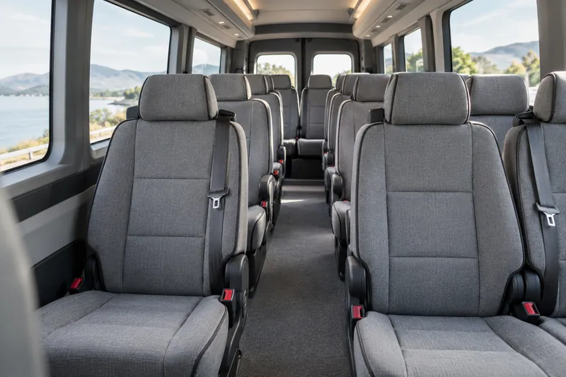 Frotas e transportes, com mobiliário estofado e têxteis